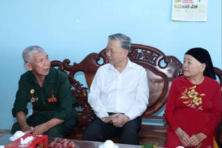 Tổng Bí thư thăm gia đình Anh hùng Lực lượng vũ trang ở Bình Phước