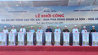 Khởi công mở rộng dự án cao tốc La Sơn - Hòa Liên