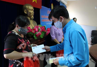 TP Hồ Chí Minh hỗ trợ công nhân mất việc, chăm lo Tết cho lao động khó khăn