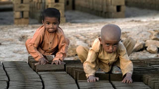 Những công nhân ‘tí hon’ trong các lò gạch ở Afghanistan