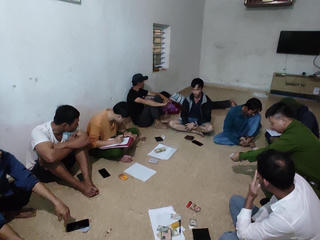 Bắt quả tang 6 đối tượng đang sát phạt nhau trên chiếu bạc