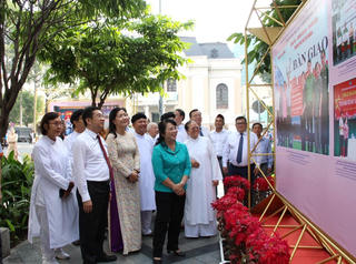 TP.Hồ Chí Minh: Khai mạc triển lãm ảnh chào mừng Đại hội Mặt trận