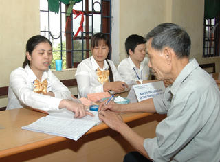 Chi trả bảo hiểm xã hội qua bưu điện:  Nhanh chóng khắc phục những hạn chế