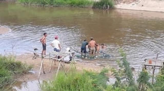 Hai bé trai 10 tuổi rơi xuống suối bị đuối nước thương tâm ở Hòa Bình