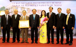 Ủy ban về người Việt Nam ở nước ngoài TP HCM kỷ niệm 35 năm thành lập