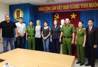 Bộ Công an dẫn độ đối tượng truy nã quốc tế