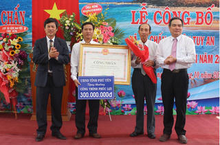 An Chấn đón bằng công nhận xã đạt chuẩn nông thôn mới