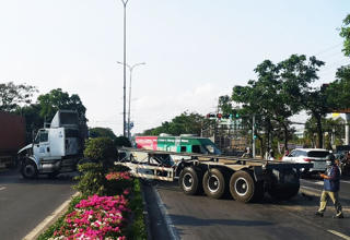 5 ôtô tông liên hoàn trên quốc lộ 51