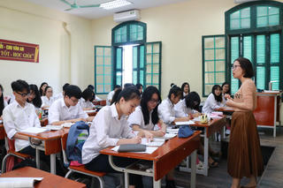 Hàng trăm tổ hợp môn tự chọn lớp 10: Nhà trường lúng túng, phụ huynh 'đau đầu'