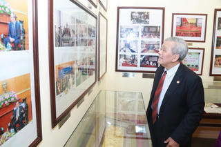 Muốn tồn tại phải hướng tới tương lai