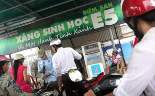 Tiêu thụ xăng E5: Vẫn chờ lời giải