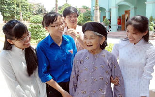 Bắc Giang:  Hơn 12 tỷ đồng tặng quà Tết người có công