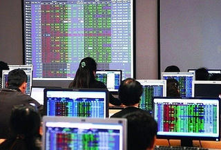 Bộ Tài chính ‘tuýt còi’ việc nâng lô giao dịch chứng khoán