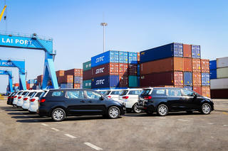 Thaco xuất khẩu 80 xe du lịch Kia Grand Carnival sang Thái Lan 