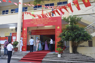 Các Phó Chủ tịch UBTƯ MTTQ Việt Nam cùng cử tri đi bầu cử 