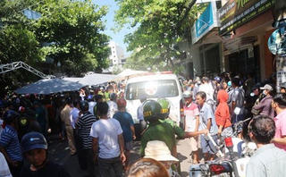 Ô tô lao vào đám tang làm 2 người chết, nhiều người bị thương