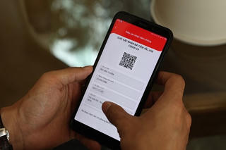 Người dân Hà Nội đăng ký tiêm vaccine Covid-19 qua 'Sổ sức khỏe điện tử'