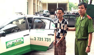 Chém lái xe, cướp taxi