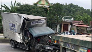 Phụ xe đứt lìa cánh tay trong vụ xe tải tông xe đầu kéo