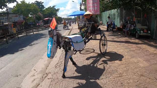 Con ‘ngựa sắt’ phế liệu và ông lão nghèo