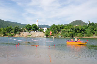 Sửa chữa Quốc lộ 9B sạt lở do lũ, phát hiện bom nổ chậm