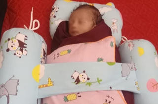 Hà Tĩnh: Bé sơ sinh bị bỏ rơi kèm bức thư xin lỗi