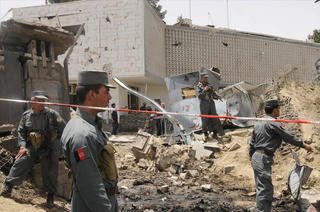 Phiến quân Taliban trỗi dậy từ đống tro tàn