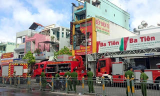 Cháy cửa hàng bán dụng cụ điện, 4 người tử vong