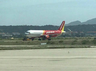 Máy bay trục trặc kỹ thuật, hạ cánh nhầm đường băng tại Cam Ranh