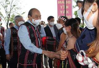 [ẢNH] Chủ tịch nước Nguyễn Xuân Phúc dự Ngày hội Đại đoàn kết toàn dân tộc tại Quảng Nam