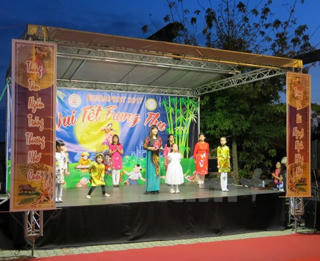 Trăng rằm phương xa