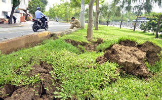 TP HCM: 2 hố ga phát nổ, rung chuyển mặt đường