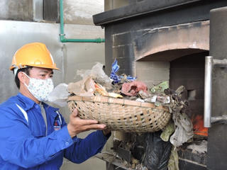 Thu phí thẩm định cấp phép xử lý chất thải nguy hại từ 1/8