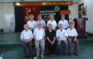 Ấm áp câu lạc bộ làng