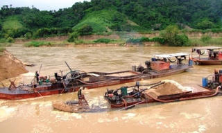 Kiên quyết xử lý vi phạm khai thác cát, sỏi lòng sông
