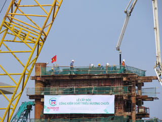 Cất nóc trụ ngăn triều công trình chống ngập