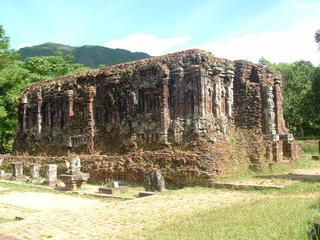 Chung tay bảo tồn di sản và phát triển du lịch