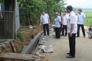 Làm xanh sạch môi trường: Không trông chờ, ỷ lại