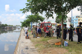 Cướp điện thoại, nhảy xuống kênh vẫn không thoát