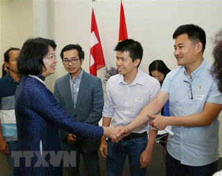 Phó Chủ tịch nước gặp gỡ sinh viên, trí thức người Việt tại ﻿Thụy Sĩ