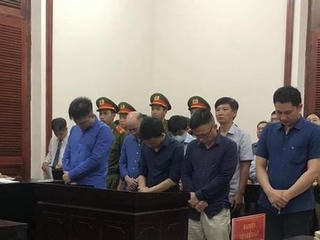 TP Hồ Chí Minh: Ba cán bộ hải quan lãnh án tù do buôn lậu