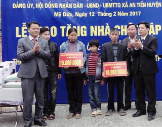 MTTQ xã An Tiến phối hợp trao nhà cho hộ nghèo