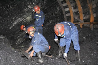 Xây dựng hình ảnh 'Người thợ mỏ - Người chiến sĩ'