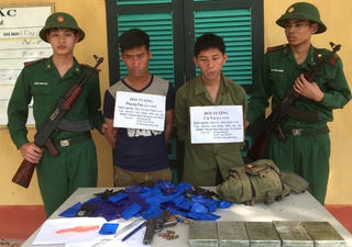 Bắt vụ vận chuyển 5 bánh heroin và hơn 26.800 viên ma túy tổng hợp