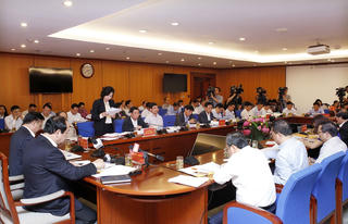 Quản chặt cán bộ để hạn chế  tiêu cực trong thực thi công vụ