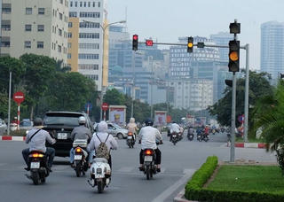 Hà Nội: Điều chỉnh chu kỳ đèn tín hiệu để giảm ùn tắc giao thông