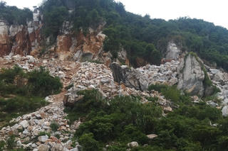 Nghệ An: Khai thác đá trái phép tại bản Đan