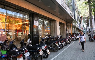 Thành phố Hồ Chí Minh: Xem xét lại mức thu phí vỉa hè