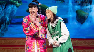 Hậu Hoàng trổ tài bắn rap, cùng Vân Dung, Tự Long khuấy đảo sân khấu Táo Liên Quân