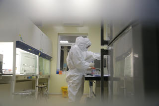 Đương đầu với đại dịch Covid-19 - Bài 2: Sẵn sàng chiến dịch tiêm chủng lớn nhất